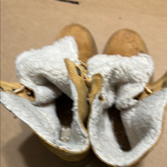 Timberland Tan Boots with Sherpa Fleece - Picture 5 of 6